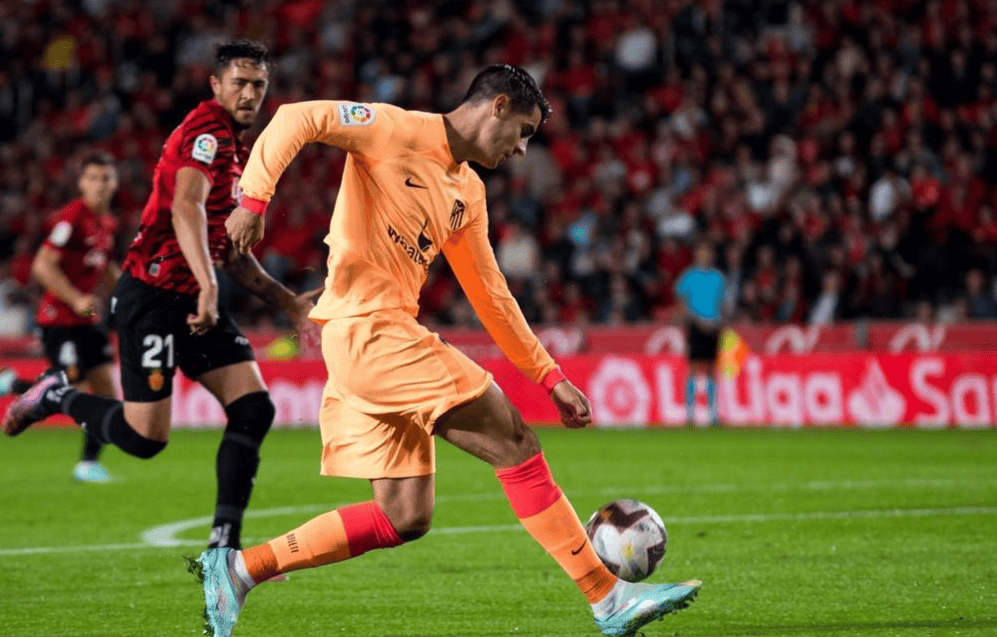 通过强大的, 中抓住巴塞