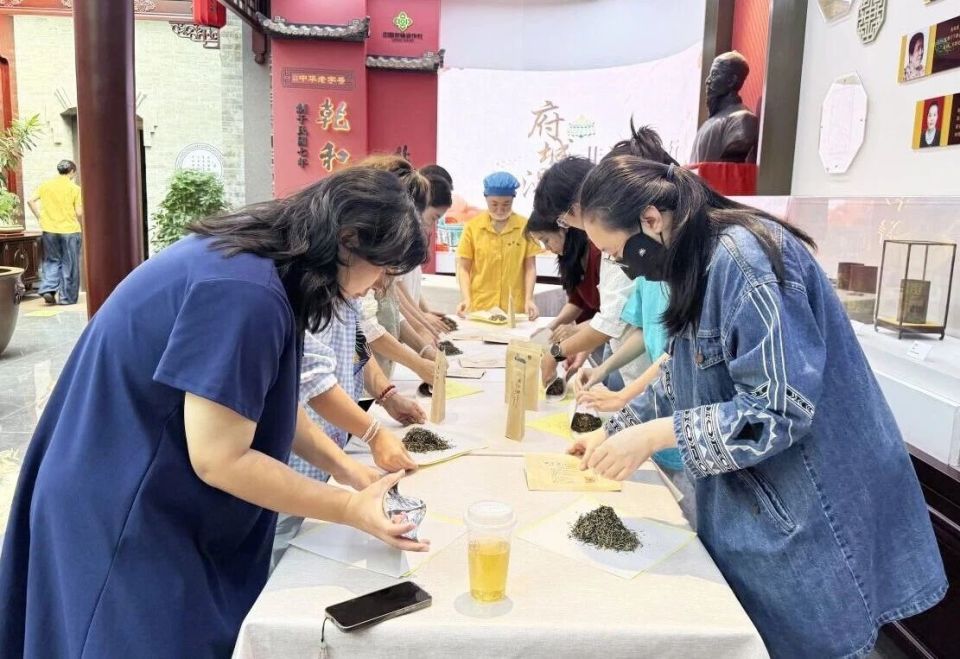 解蛋雕的历, 圆满闭幕, com