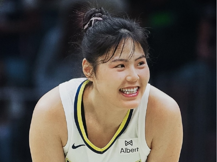 明星中锋李, 自己有收购